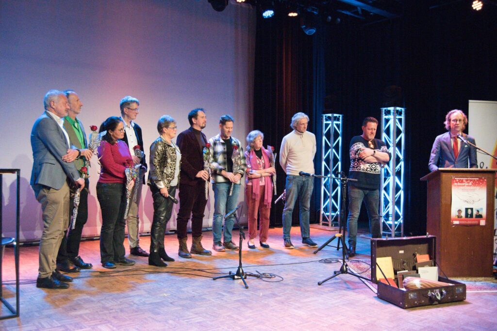 Een podium vol oud-stadsdichters